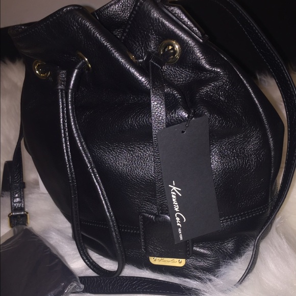 ๐HOST PIC ๐Kenneth Cole" Ny Street Bucket Bag! - Picture 2 of 3