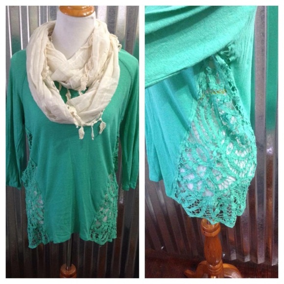 Green three quarter length top