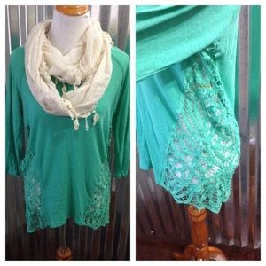 Green three quarter length top