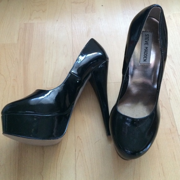 Black Steve Madden pumps
