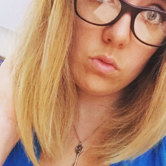 Meet your Posher, Courtney - Picture 1 of 1