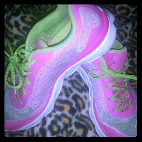 UA Tennis shoes