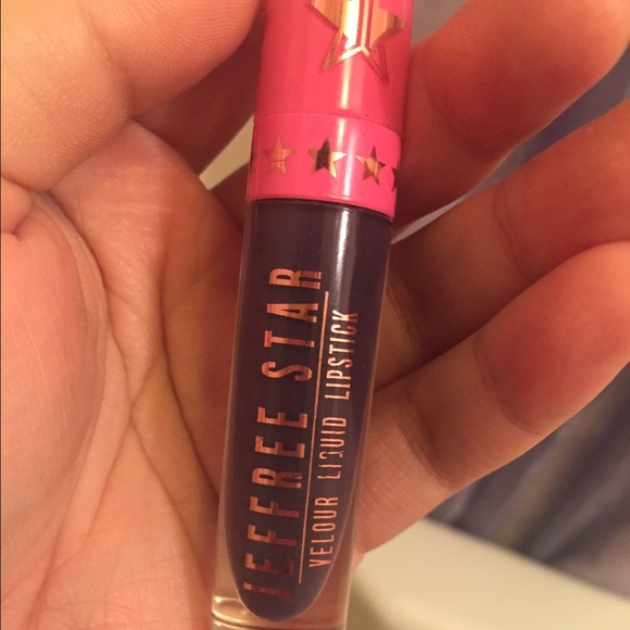 Ultra matte lipstick