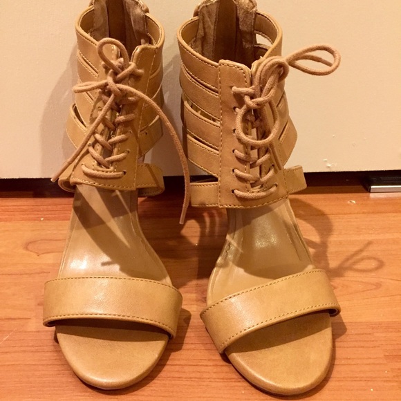 Chestnut/tan tie up heel