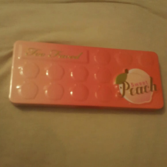 Too faced sweet peach pallette