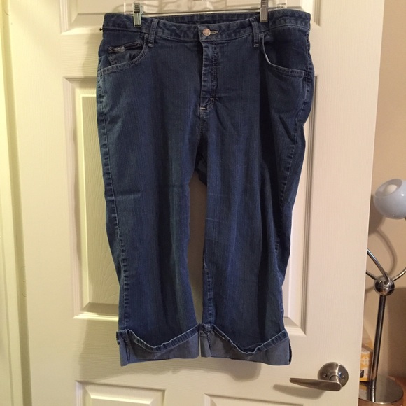 Medium Blue Wash Jean Capris