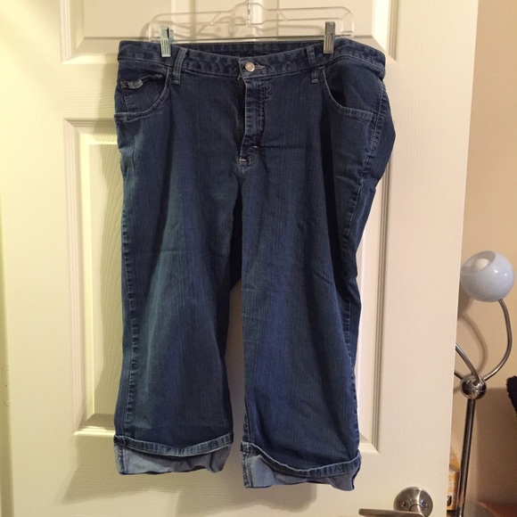 Medium Blue Wash Jean Capris