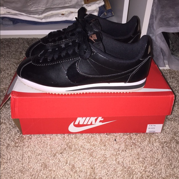 Womens Nike Cortez sz 7!SOLD!!!!!