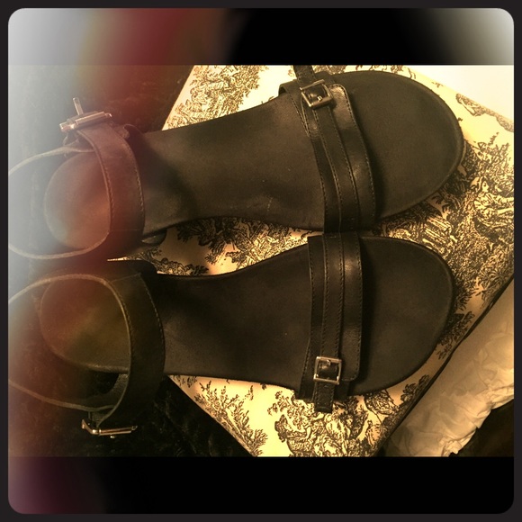 Vionic Orthaheel "Laurie" Sandal