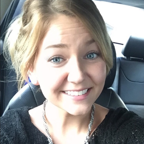 Meet your Posher, Carly - Picture 1 of 1