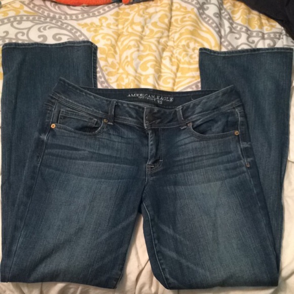 AMERICAN EAGLE JEANS