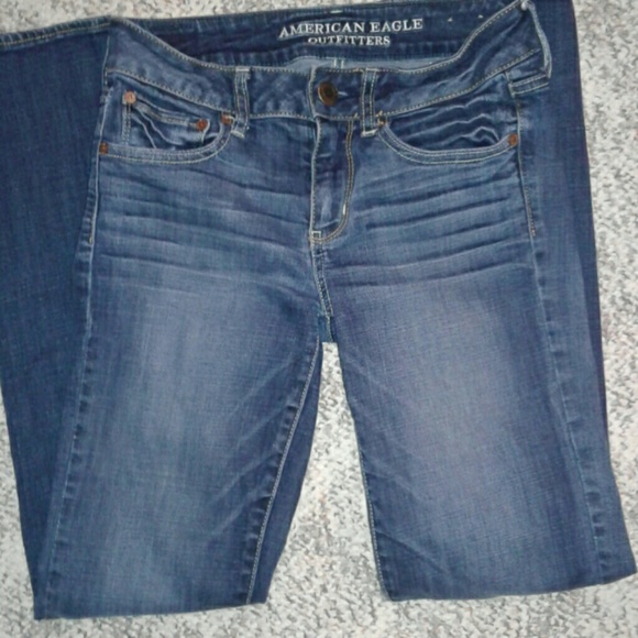 NWOT AEO Straight legged jeans size 4