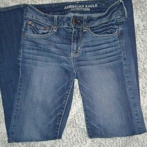 NWOT AEO Straight legged jeans size 4