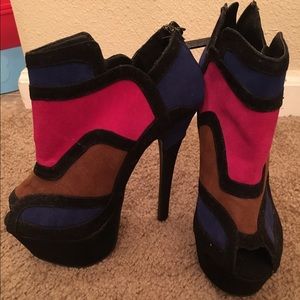 Sheikh heels. Never worn size 5 1/2.