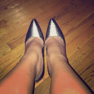 Beautiful Ann Taylor silver shoes never worn
