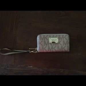 Authentic Michael Kors wristlet