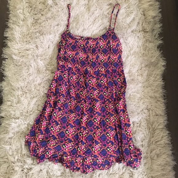 Dresses & Skirts - Beautiful bright summer dress 😍