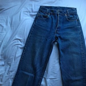 VINTAGE LEVI HIGH WAISTED JEANS