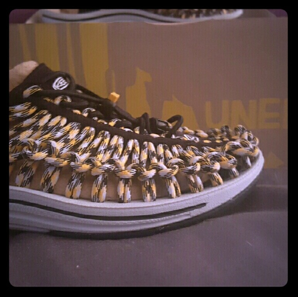 Uneek sandle by Keen fits like 6