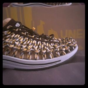 Uneek sandle by Keen fits like 6
