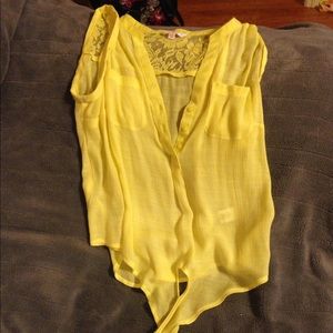 A yellow Tie bottom Tanktop