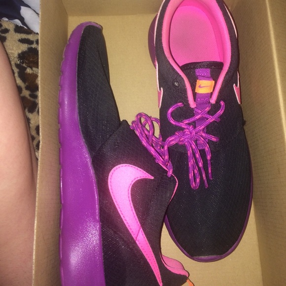 Nike Rosherun (GS) 7Y (on hold)