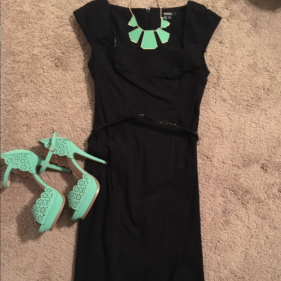 XOXO cap sleeve pencil dress