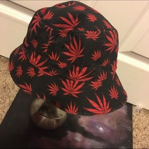 Red medicated bucket hat🍁