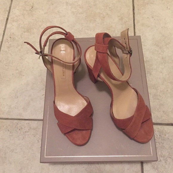 🚫SOLD🚫BCBG MAXAzria Lea cognac suede sandal - Picture 2 of 4