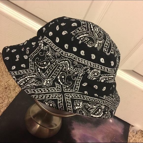Paisley bucket hat😍