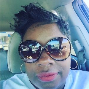 Meet your Posher, Dionne