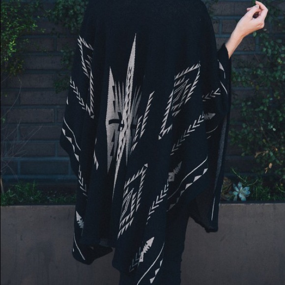 New Arrival Aztec Poncho Kimono - Picture 2 of 3