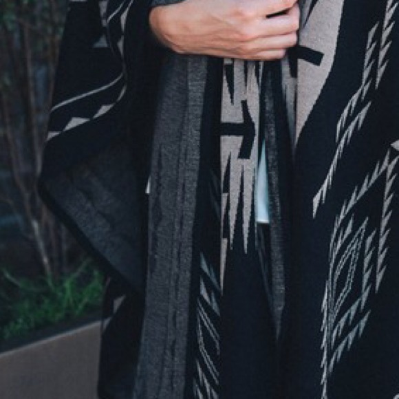 New Arrival Aztec Poncho Kimono - Picture 3 of 3