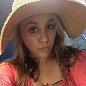 Meet your Posher, Courtney