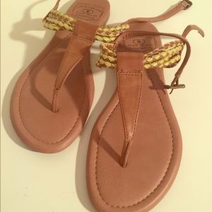 Lucky Brand Tan T-Strap Sandals