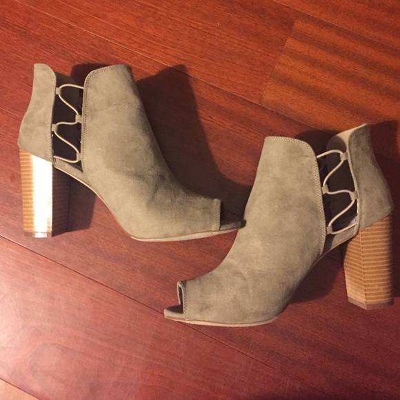 Steve Madden Shoes - Steve Madden Madden Girl open toe booties