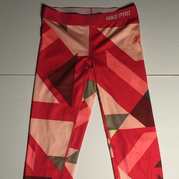 NIKE Pro patterned workout leggings 2 HR sale!!