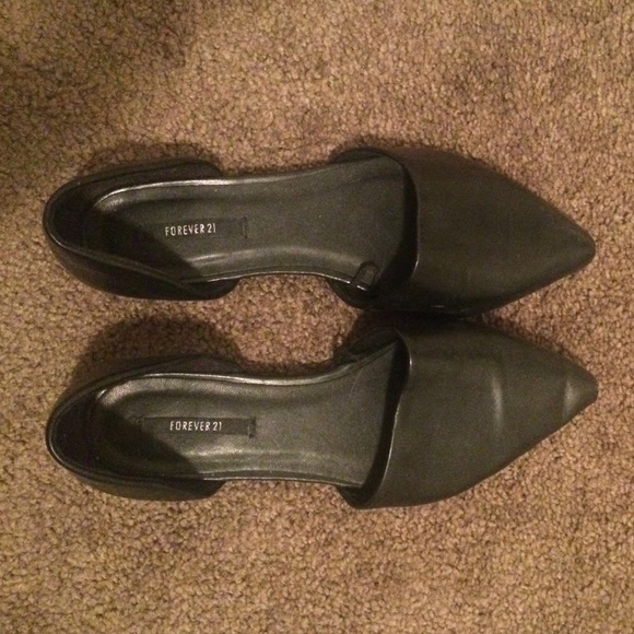Cutout Black Pointed Flats - Picture 1 of 3