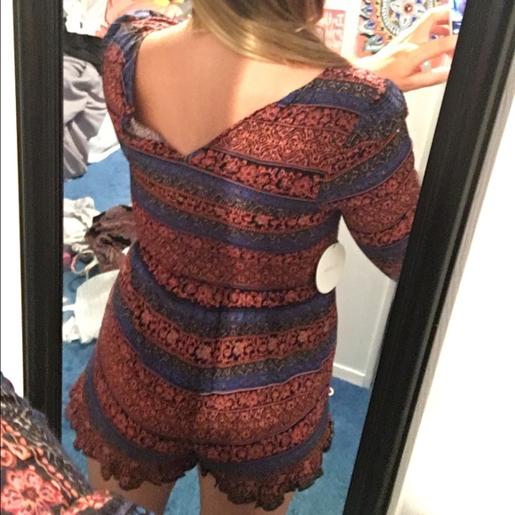 (NEW) Printed Quarter Sleeve Romper - Picture 2 of 3