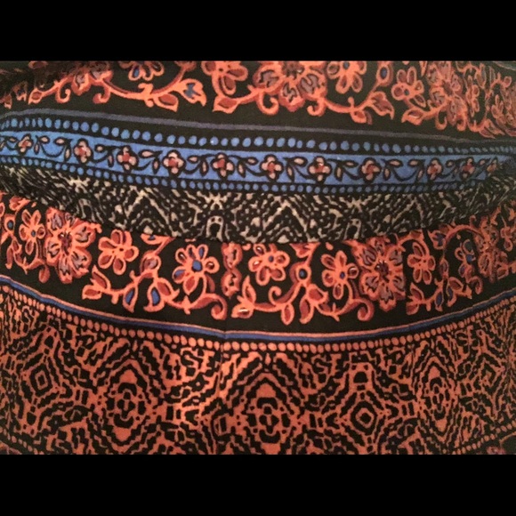 (NEW) Printed Quarter Sleeve Romper - Picture 3 of 3