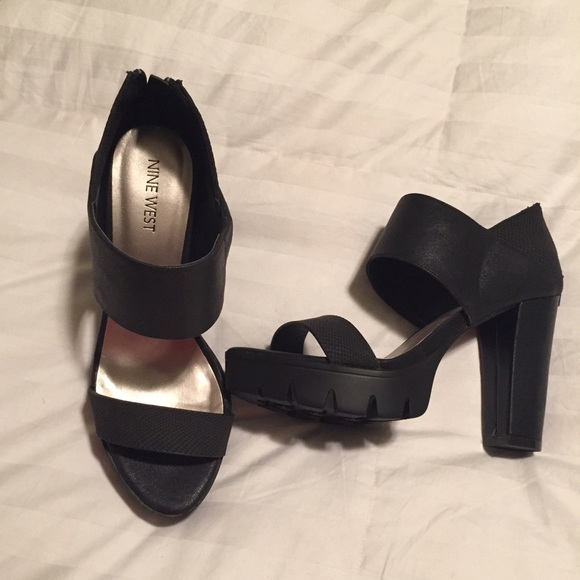 Brand new never worn amazing platform heels!