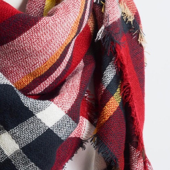 New Arrival Burgundy Blanket Scarf Chunky Knit - Picture 3 of 4