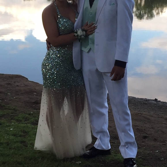 Gown, formal, prom dress. 💎 - Picture 2 of 4
