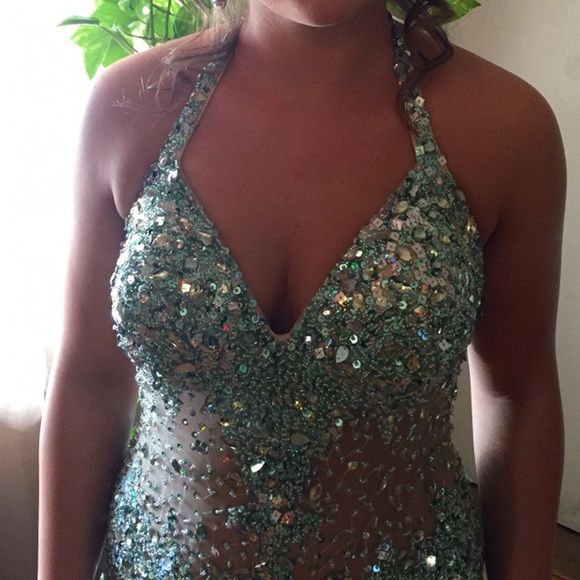 Gown, formal, prom dress. 💎 - Picture 3 of 4