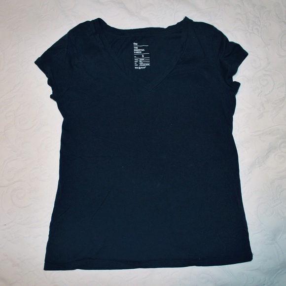 Basic dark navy blue v-neck tshirt