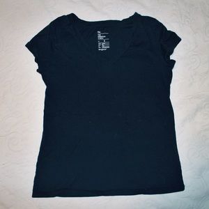 Basic dark navy blue v-neck tshirt