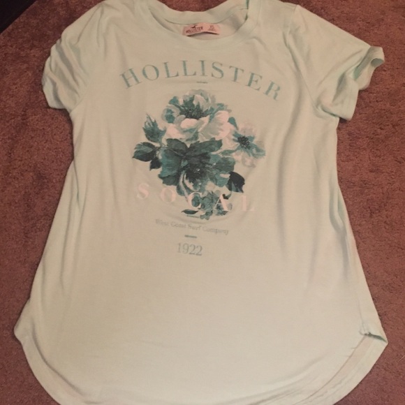 Hollister top - Picture 1 of 3