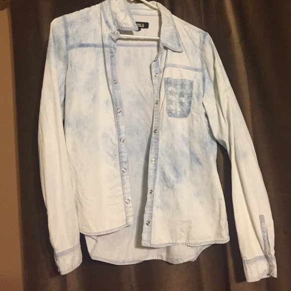 Long sleeve Denim like top. button down