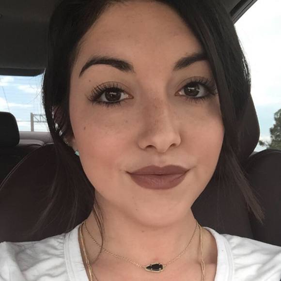 Meet your Posher, Dominique