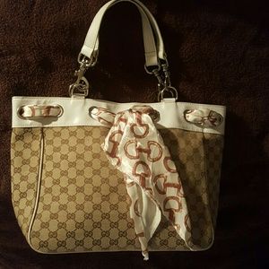 Gucci  Authentic  Shoulder Bag